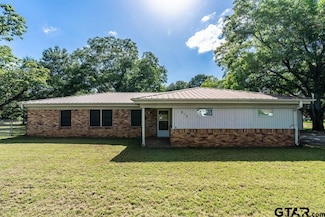 913 Gardner Dr, Palestine, TX 75803