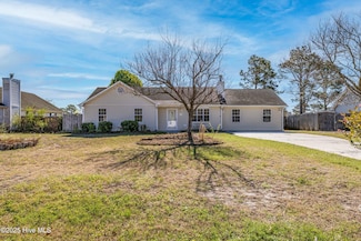 112 Dayrell Dr, Hubert, NC 28539
