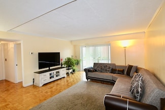 44 Broadlawn Park Unit 22, Chestnut Hill, MA 02467