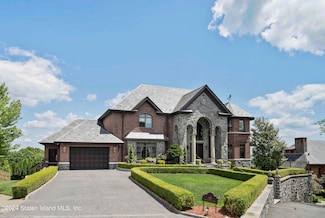 68 Signal Hill Rd, Staten Island, NY 10301