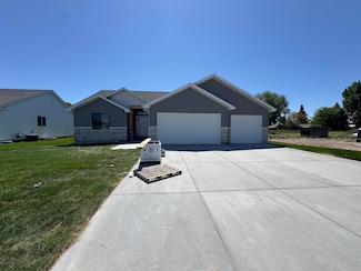 401 W Wind River Dr, Shelley, ID 83274