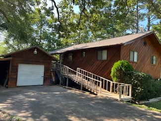 25 Thomas Lake Rd, Huntsville, TX 77320