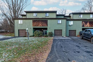 7226 Onawa Ct, Cresco, PA 18326