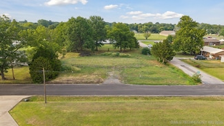 809 NE 5th St, Wagoner, OK 74467