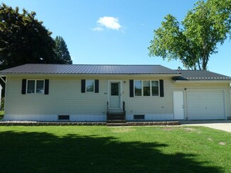 608 W Hale St, New Hampton, IA 50659