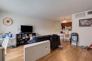 2207 Leon St Unit 304, Austin, TX 78705