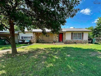 1010 W Custer St, Seymour, TX 76380