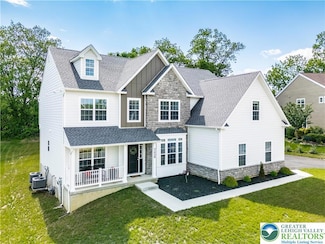 2638 Hollow View Dr, Easton, PA 18040