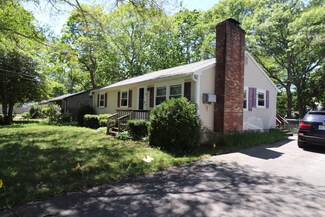 181 Arrowhead Dr, Hyannis, MA 02601