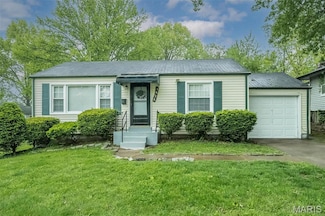 1424 Golden Dr, Saint Louis, MO 63137