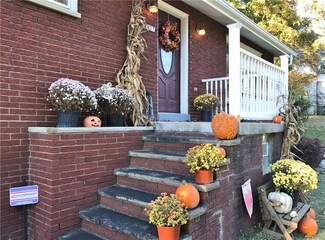 1107 Keenan Rd, New Eagle, PA 15067