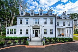 77 Cove Rd, Oyster Bay, NY 11771