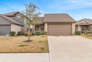 104 Austin St, Angleton, TX 77515