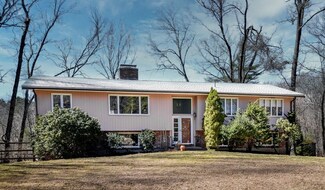 21 Edgewater Dr, Dover, MA 02030