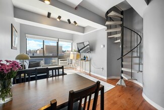 12 Stoneholm St Unit 621, Boston, MA 02115