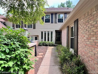 4614 Golf View Dr Unit 79, Brighton, MI 48116