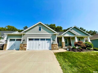 7035 Alvie Ln, Bettendorf, IA 52722