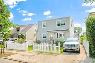 4911 168th St, Fresh Meadows, NY 11365