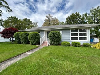 1201 N 1st St, Fairfield, IL 62837