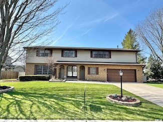 5511 N Fairmont Dr, Peoria, IL 61614