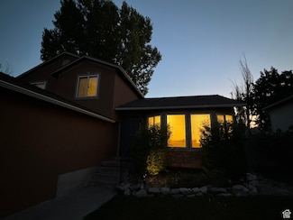 6022 S Park Wood Dr W, Salt Lake City, UT 84118