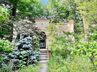 211 Pearson Ave, Beverly Shores, IN 46301