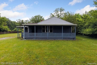 2147 Mill Rd, Flint, MI 48532