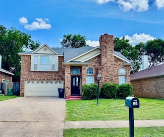 104 Moss Hill Dr, Arlington, TX 76018