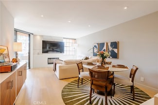 740 N Kings Rd Unit 302, West Hollywood, CA 90069
