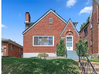 3621 Watson Rd, Saint Louis, MO 63109