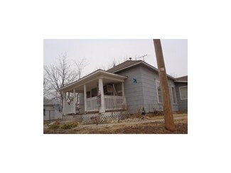 810 S Maple St, Garnett, KS 66032