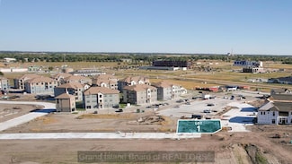 3553 Weaver St, Grand Island, NE 68803