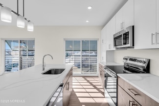 19 Carr Ave Unit 303, Keansburg, NJ 07734