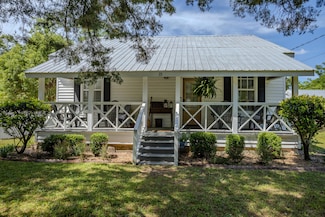 33 Arcadia Ave, Defuniak Springs, FL 32435