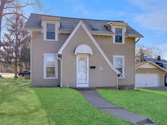 40 N 12th St, Clintonville, WI 54929
