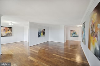 8350 Greensboro Dr Unit 912, McLean, VA 22102