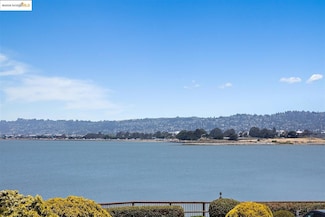 9 Commodore Dr Unit A216, Emeryville, CA 94608