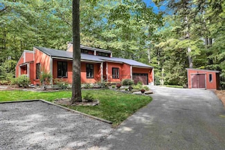 13 Casalis Rd, Peterborough, NH 03458