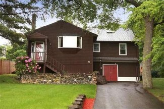 92 High St, Topsfield, MA 01983
