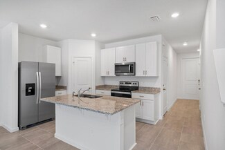 530 Salisbury Cir, Fort Pierce, FL 34982