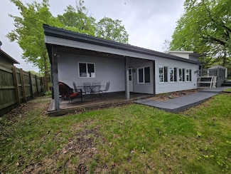 337 Lake Ave N, Spicer, MN 56288