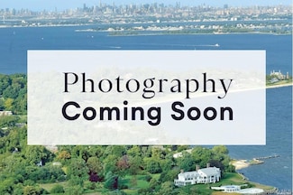 986 Madeira Blvd Unit 986, Melville, NY 11747