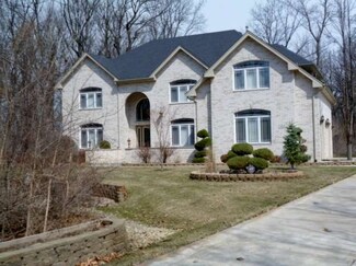 302 Royal Oak Dr, Steger, IL 60475