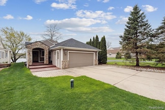 9669 Norman Rd, Clarkston, MI 48348