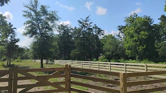 7326 Custer St, Hitchcock, TX 77563