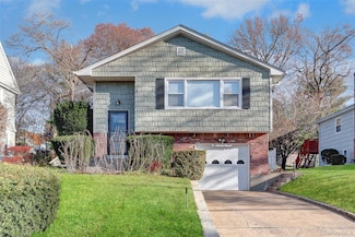 171 School St, Oyster Bay, NY 11771