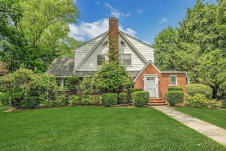 11 Oxford Rd, White Plains, NY 10605