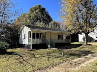 1208 N Ashe Ave, Newton, NC 28658