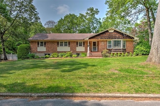 39 Cornwallis Rd, East Setauket, NY 11733