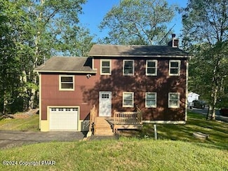 402 Mallard Ln, Bushkill, PA 18324